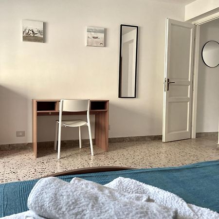 Lorenzo'S House Catania City Centre - Comfortable Large Apartment With 2 Bedrooms And 2 Baths, Close To Trains, Metro And Bus Station Ngoại thất bức ảnh