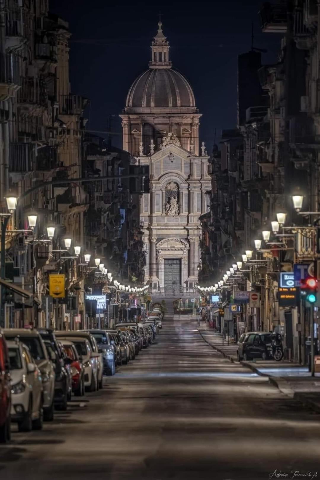 Lorenzo'S House Catania City Centre - Comfortable Large Apartment With 2 Bedrooms And 2 Baths, Close To Trains, Metro And Bus Station Ngoại thất bức ảnh