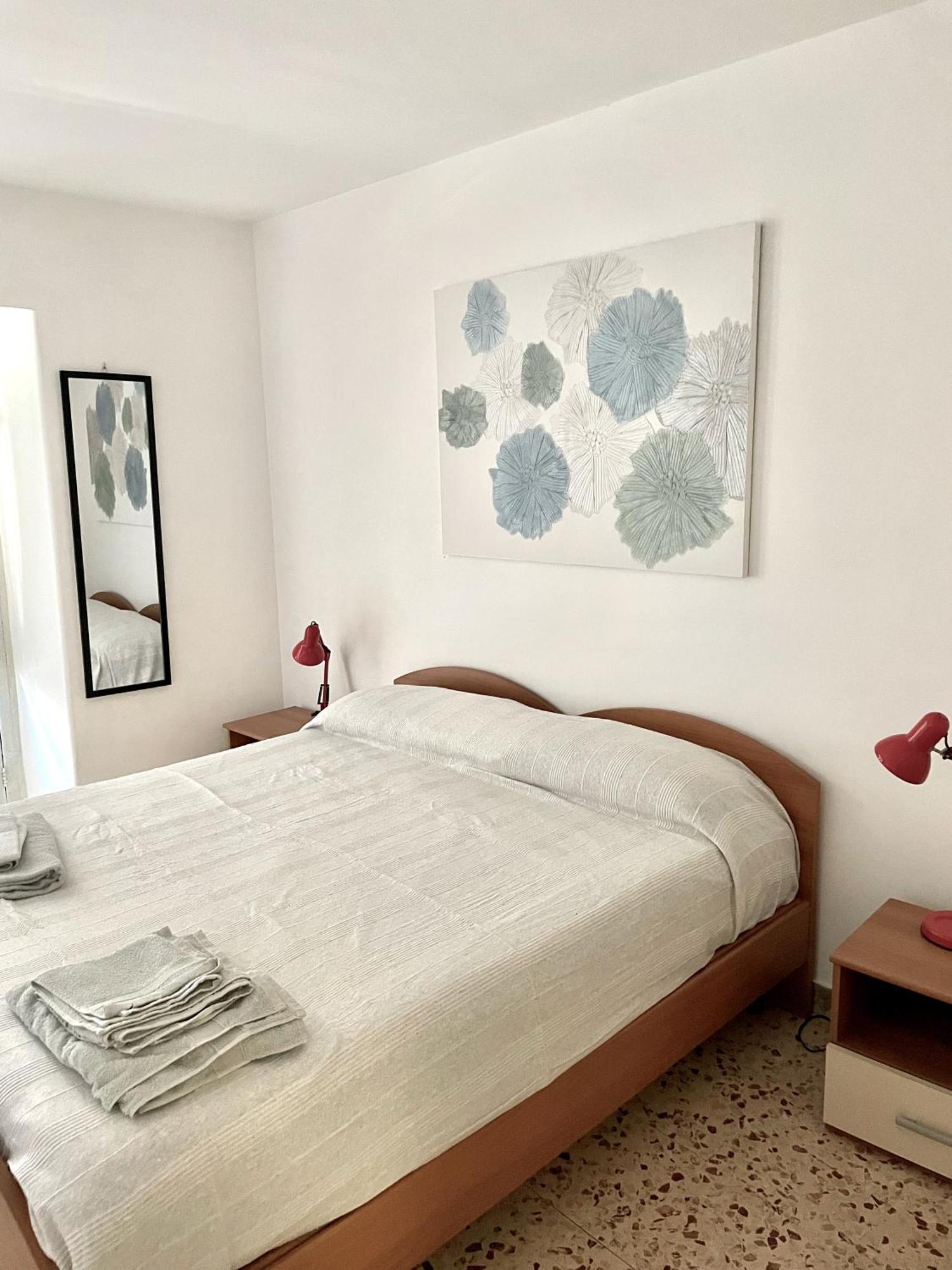 Lorenzo'S House Catania City Centre - Comfortable Large Apartment With 2 Bedrooms And 2 Baths, Close To Trains, Metro And Bus Station Ngoại thất bức ảnh